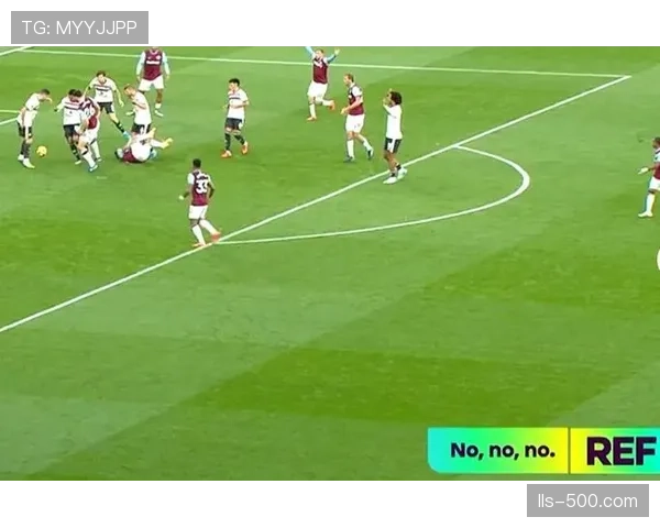 点球!主裁判经VAR提醒回看录像后判罚点球 点球!主裁判经VAR提醒回看录像后判罚点球